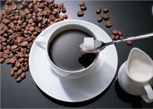 Кофе со сливками и сахаром