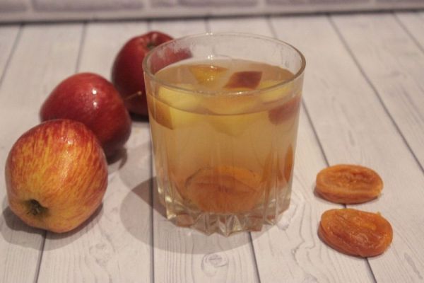 Компот из кураги и яблок