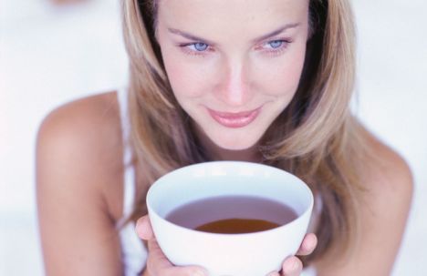 Девушка с напитком