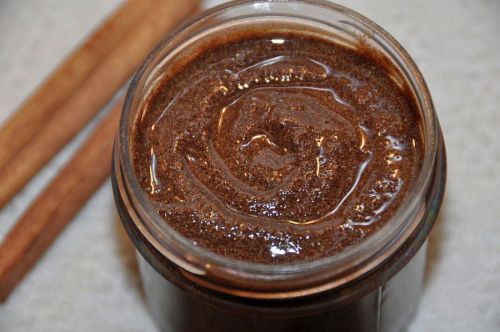 Смесь для окрашивания волос с кофейной гущей и корицей