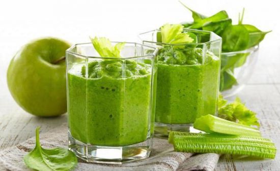 Напиток из сельдерея и яблока