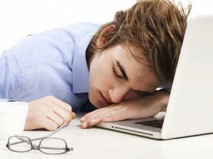 Спящий мужчина