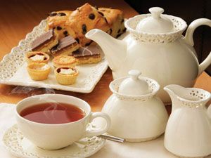 Чай с десертами