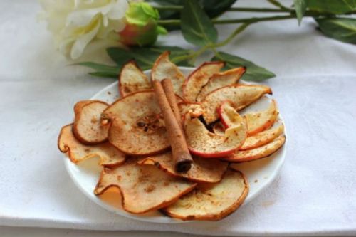 Сушеные яблоки с корицей