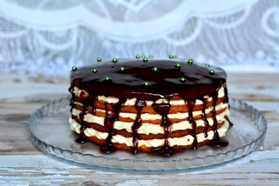 Торт, политый глазурью