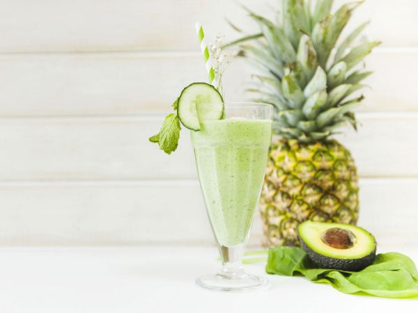 СМузи с авокадо и ананасом