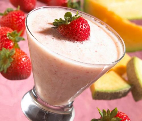 Смузи из дыни с клубникой