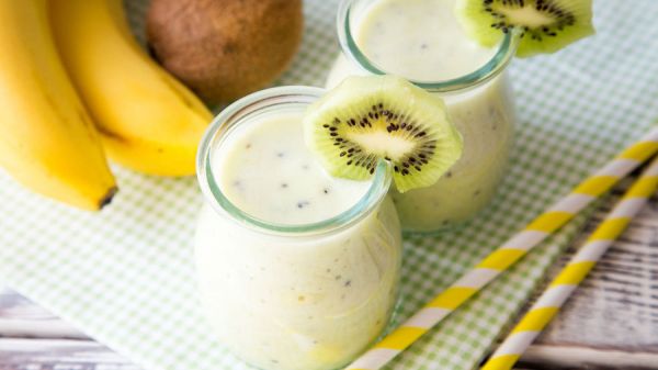 Смузи из киви, банана и творога