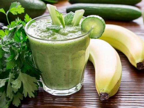 Смузи с огурцом, сельдереем, бананом