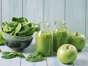 Смузи с яблоком и шпинатом