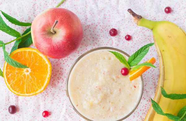Смузи с яблоком, бананом и апельсином