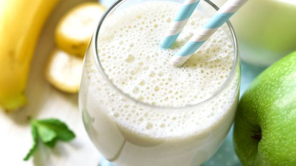 Смузи из яблока и банана на молоке