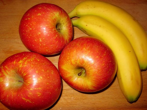 Яблоко и банан