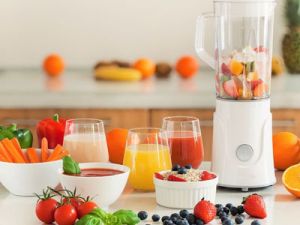 Приготовление смузи в блендере