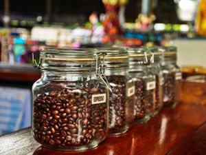 Банки с кофе