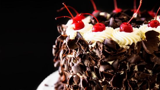 Шоколадно-вишневый торт