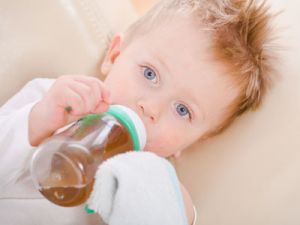 Младенец с чаем