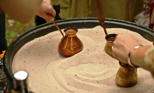 Кофе в турке на песке