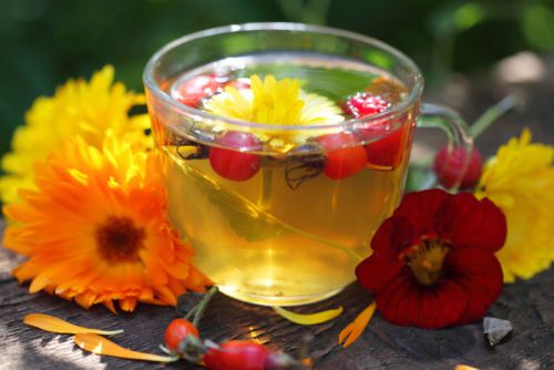 Чай с шиповником и календулой